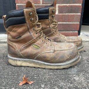 Men’s Keen moc toe steal toe boots